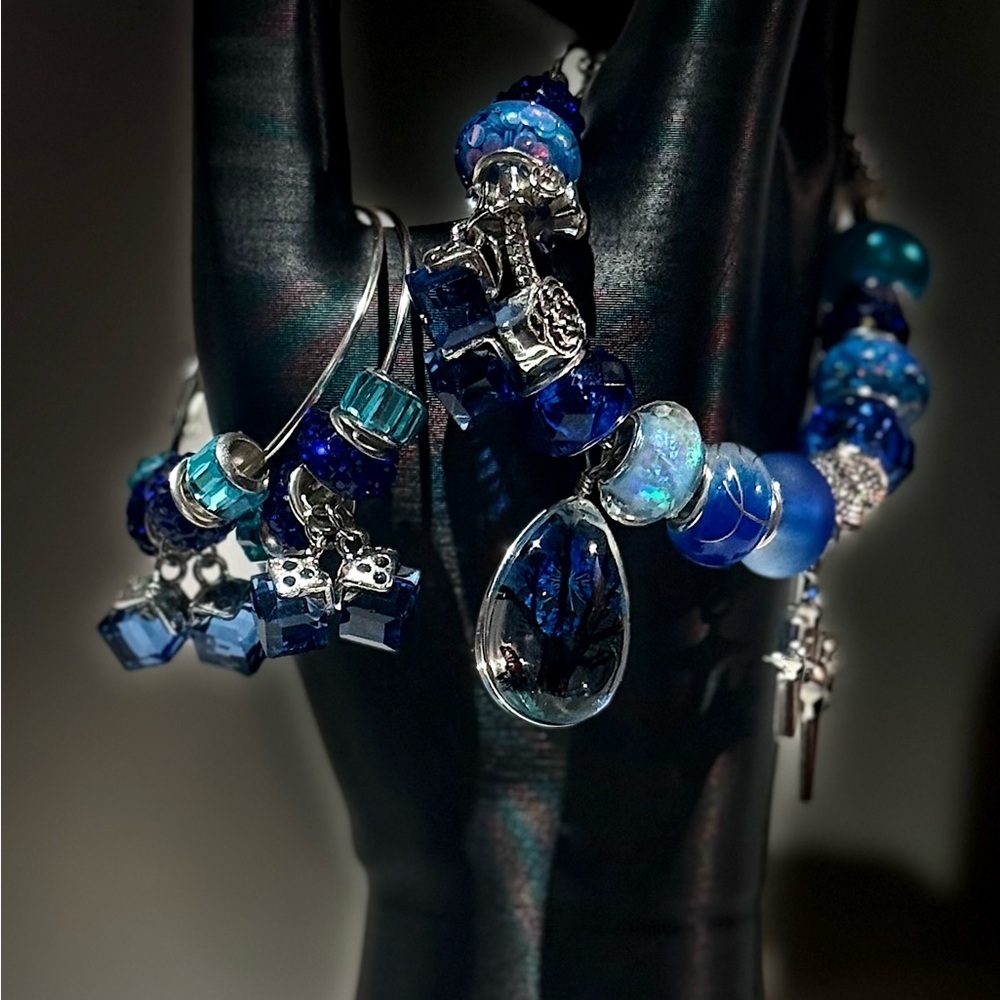 Elegant Blue Charm Bracelet Set